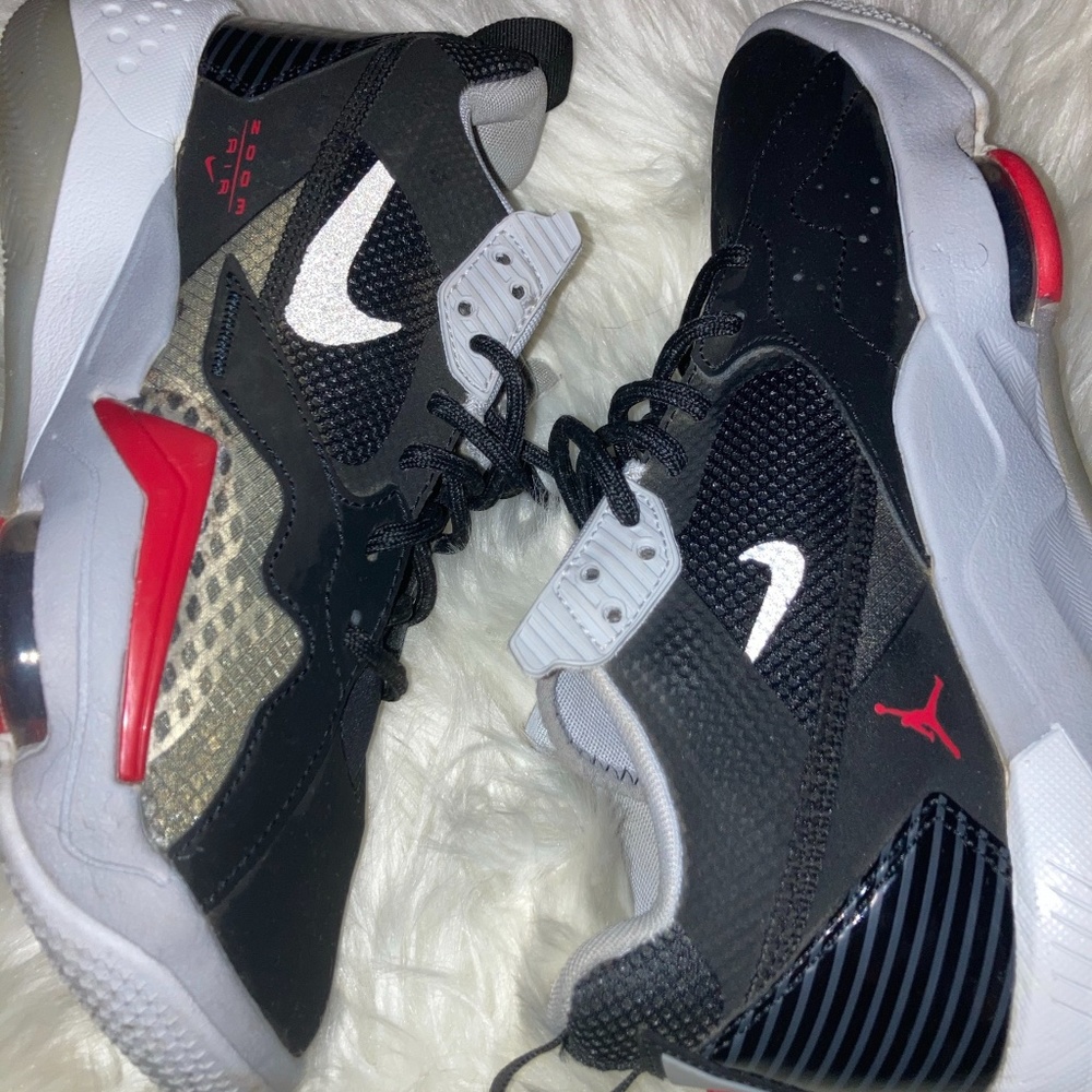 COPY - Big kids Jordan’s size 6